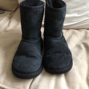 Ugg kids boots black